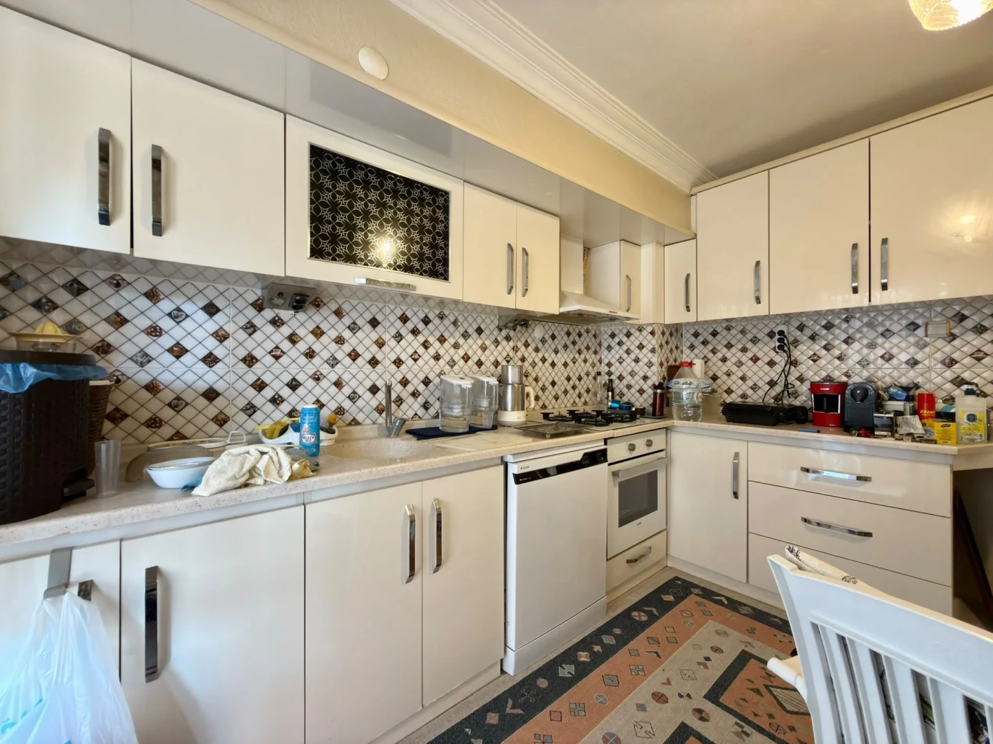 YÜKSELDEN SOĞANYEMEZDE CADDE ÜZERİ 3+1SATILIK GENİŞ FIRSAT DAİRE