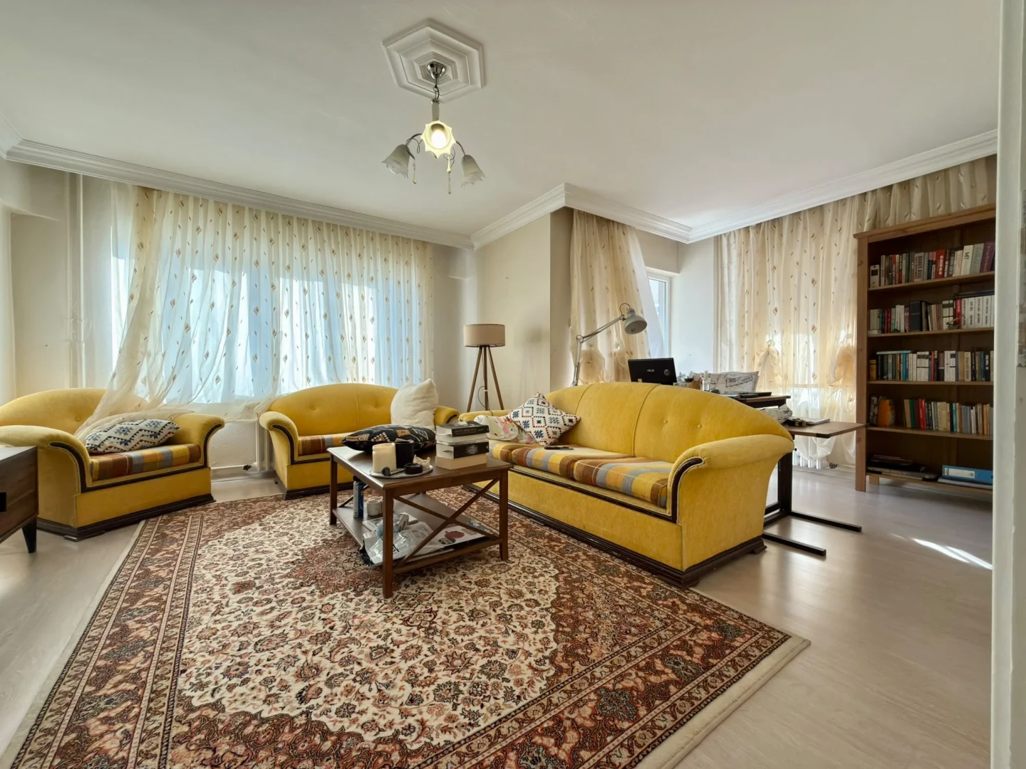 YÜKSELDEN SOĞANYEMEZDE CADDE ÜZERİ 3+1SATILIK GENİŞ FIRSAT DAİRE
