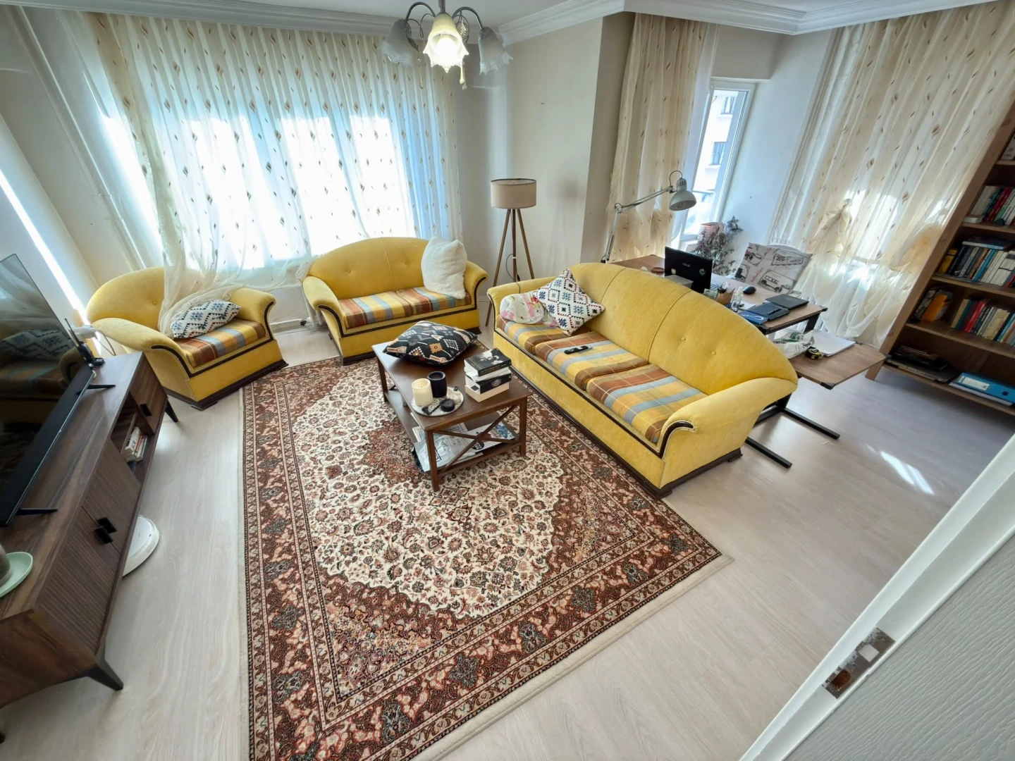 YÜKSELDEN SOĞANYEMEZDE CADDE ÜZERİ 3+1SATILIK GENİŞ FIRSAT DAİRE