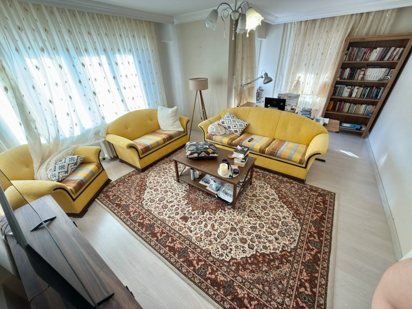 YÜKSELDEN SOĞANYEMEZDE CADDE ÜZERİ 3+1SATILIK GENİŞ FIRSAT DAİRE