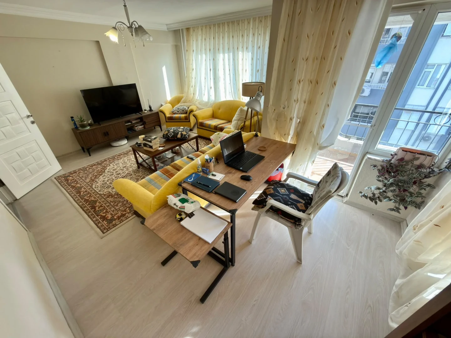 YÜKSELDEN SOĞANYEMEZDE CADDE ÜZERİ 3+1SATILIK GENİŞ FIRSAT DAİRE