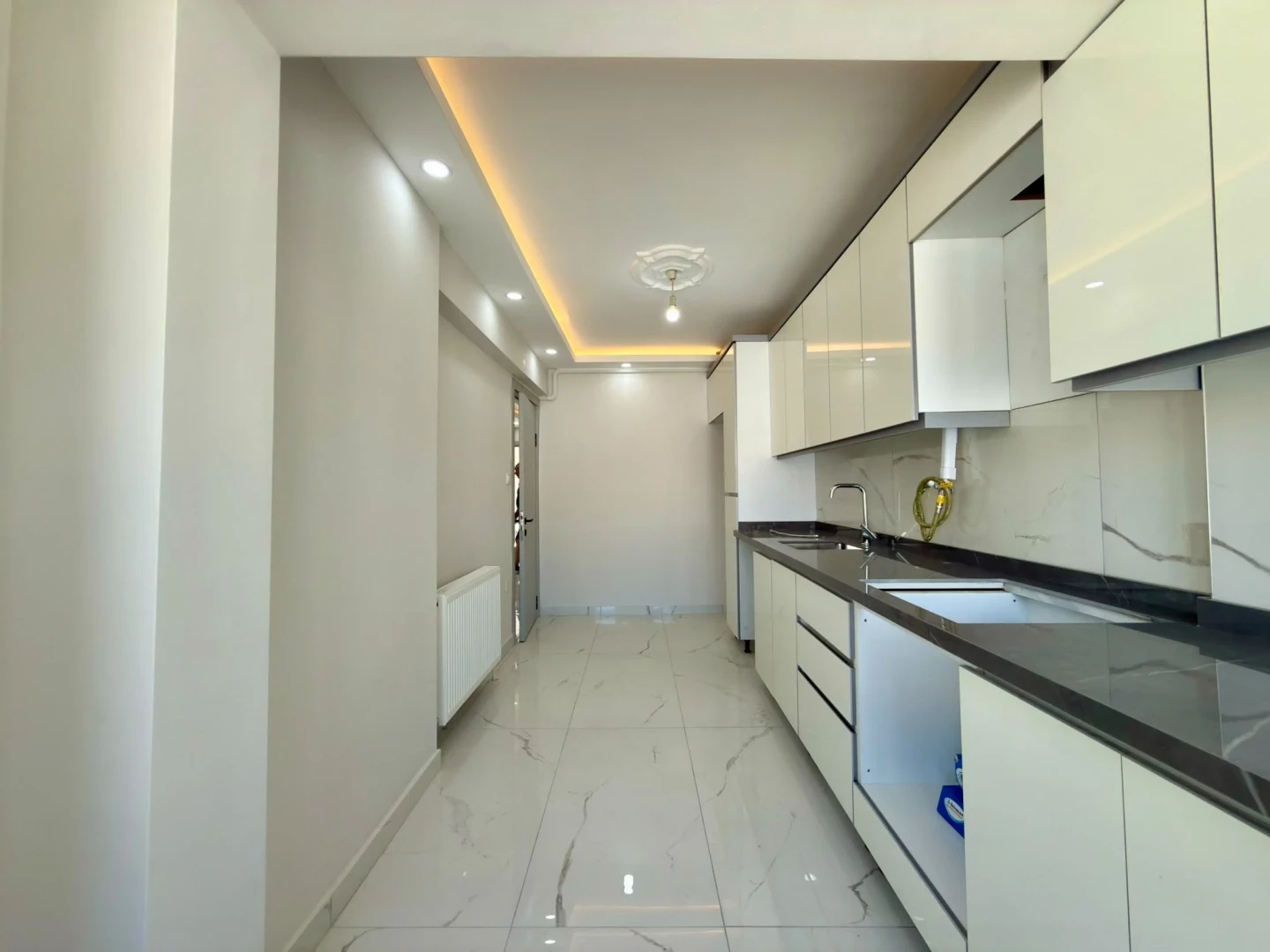 ツYÜKSELDEN CENNETAYAĞIN'DA İÇİ YENİLENMİŞ 3+1 GENİŞ FERAH DAİREツ