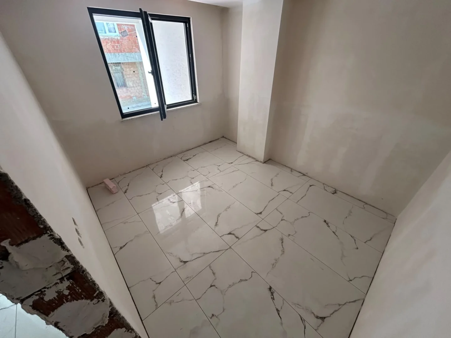 YÜKSEL'DEN KADIKÖY'DE 1 AYA TESLİM OTOPARKLI 1+1 DAİRE