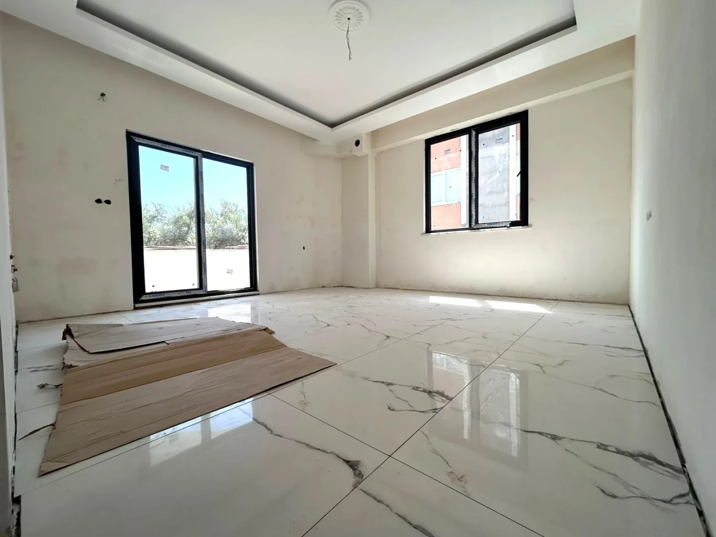 YÜKSEL'DEN KADIKÖY'DE 1 AYA TESLİM OTOPARKLI 1+1 DAİRE