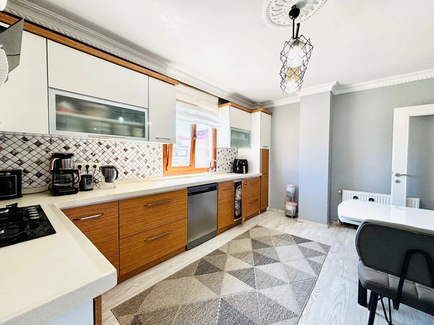 ツYÜKSEL'DEN CENNETAYAĞIN'DA CADDE ÜZERİNDE 3+1 FERAH DAİRE