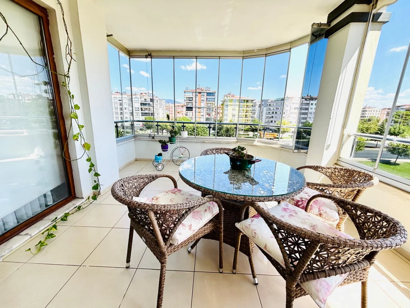 ツYÜKSEL'DEN CENNETAYAĞIN'DA CADDE ÜZERİNDE 3+1 FERAH DAİRE