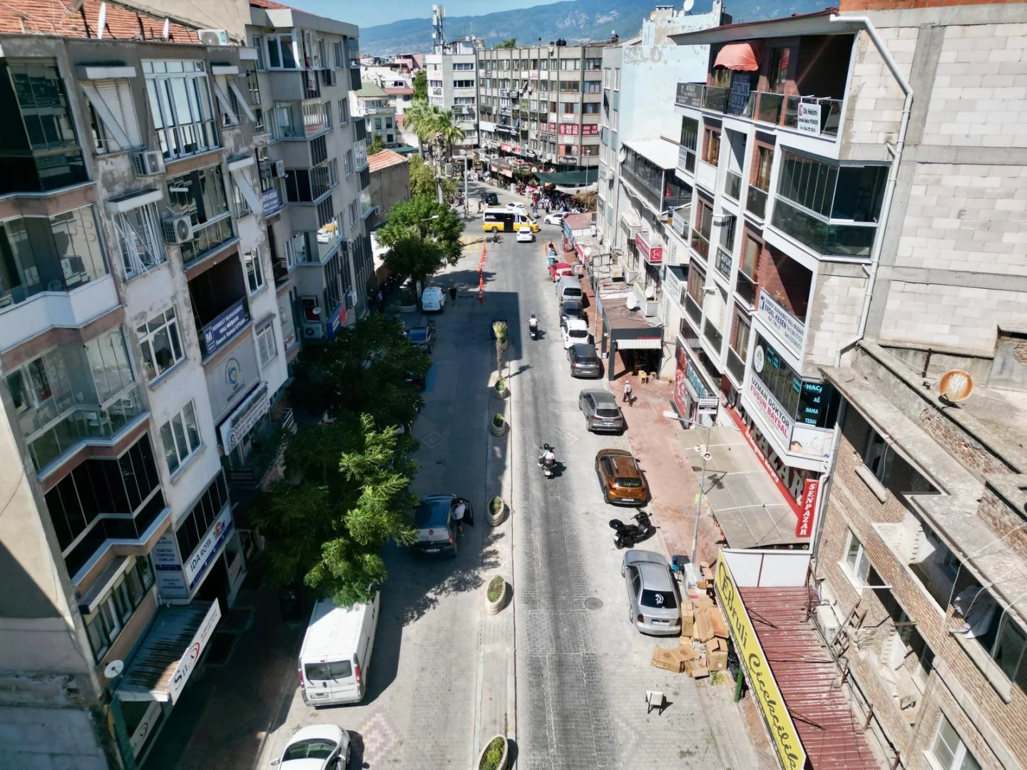 YÜKSELDEN EDREMT'TE ÇARŞININ KALBİNDE 65 M² PASAJ GİRİŞİ DÜKKAN