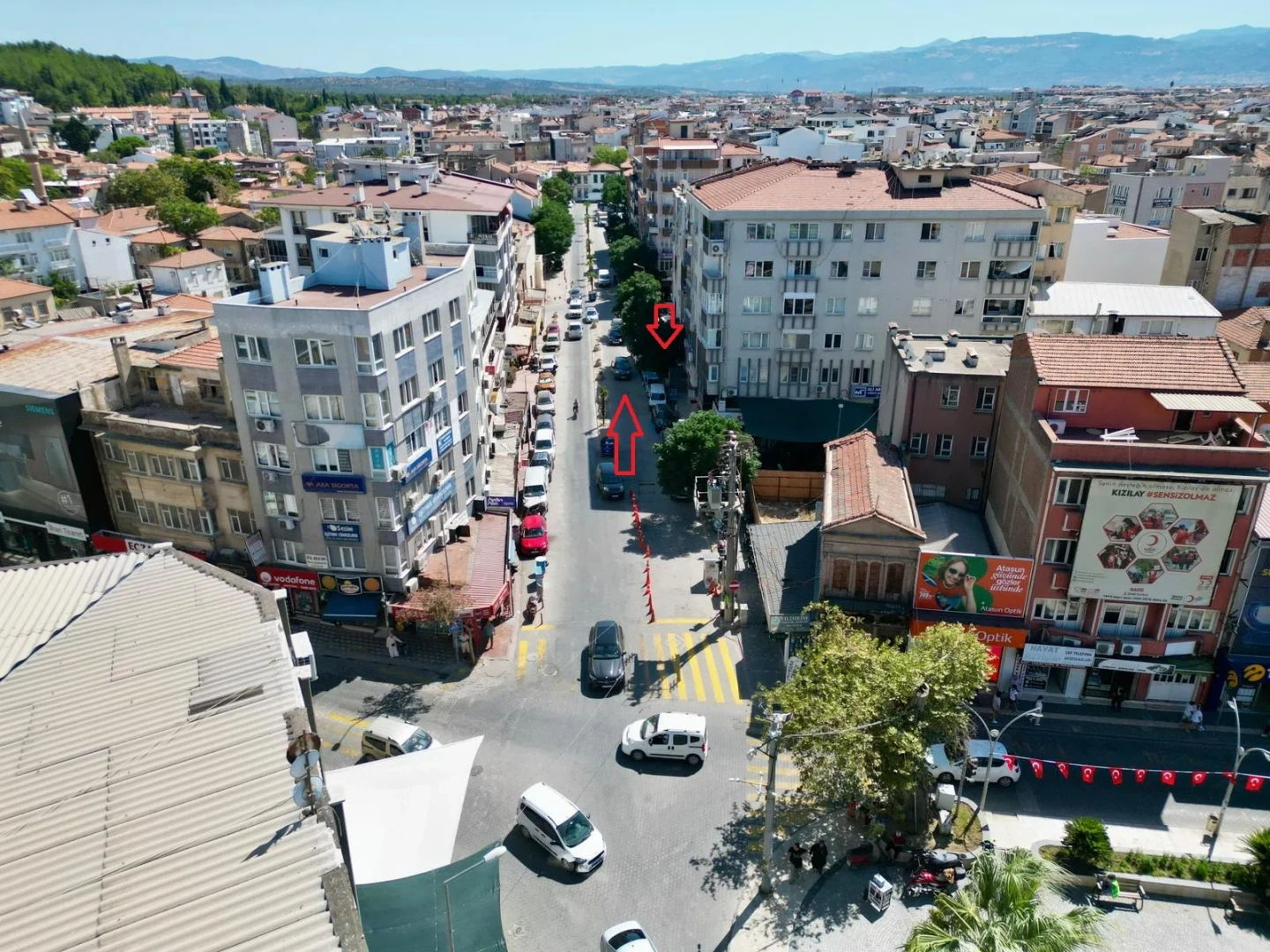 YÜKSELDEN EDREMT'TE ÇARŞININ KALBİNDE 65 M² PASAJ GİRİŞİ DÜKKAN