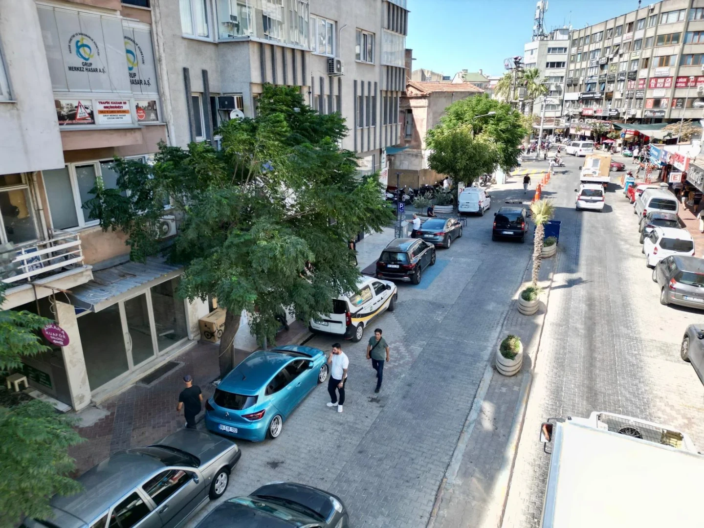 YÜKSELDEN EDREMT'TE ÇARŞININ KALBİNDE 65 M² PASAJ GİRİŞİ DÜKKAN
