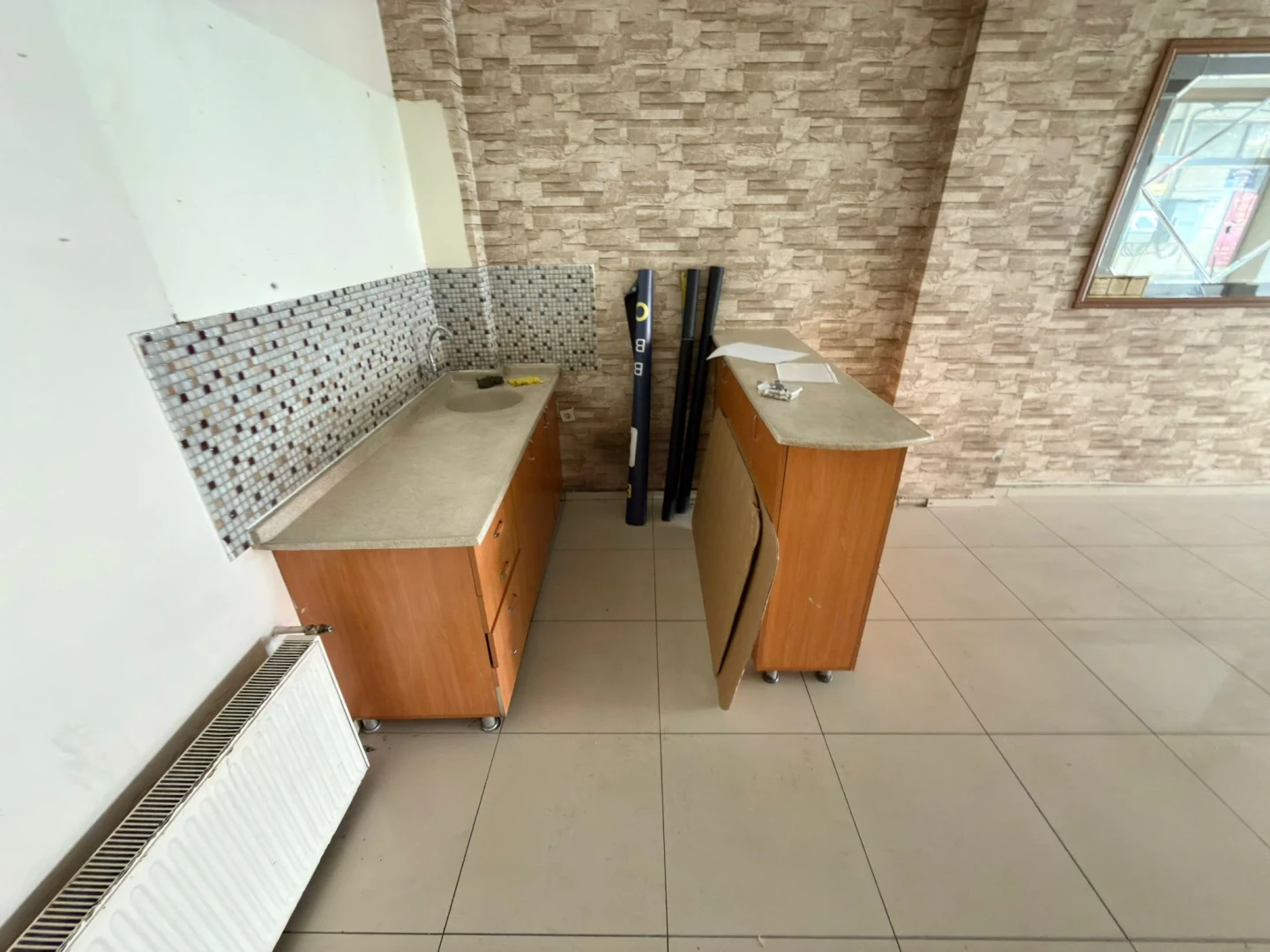 YÜKSELDEN EDREMT'TE ÇARŞININ KALBİNDE 65 M² PASAJ GİRİŞİ DÜKKAN