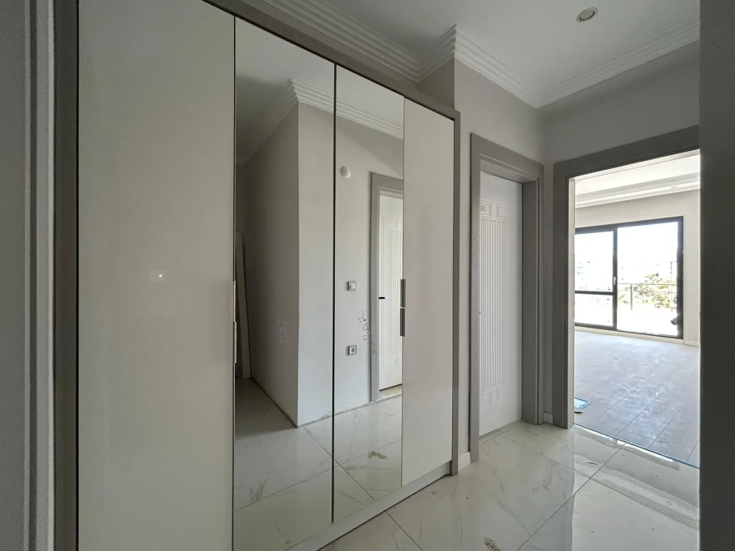 YÜKSEL'DEN KADIKÖY'DE FULL KREDİLİ TAKASA AÇIK ARAKAT 2+1 DAİRE
