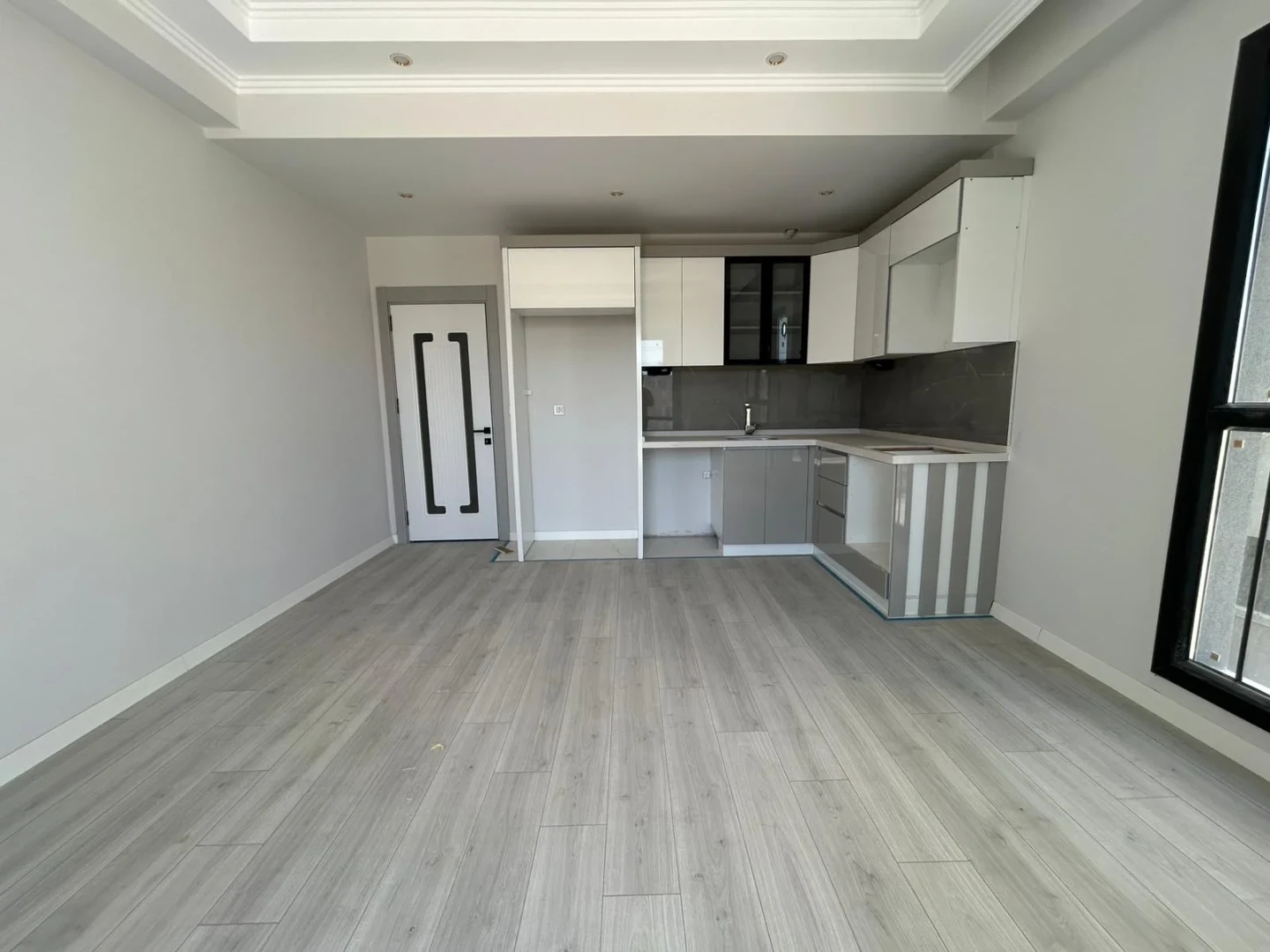 YÜKSEL'DEN KADIKÖY'DE FULL KREDİLİ TAKASA AÇIK ARAKAT 2+1 DAİRE