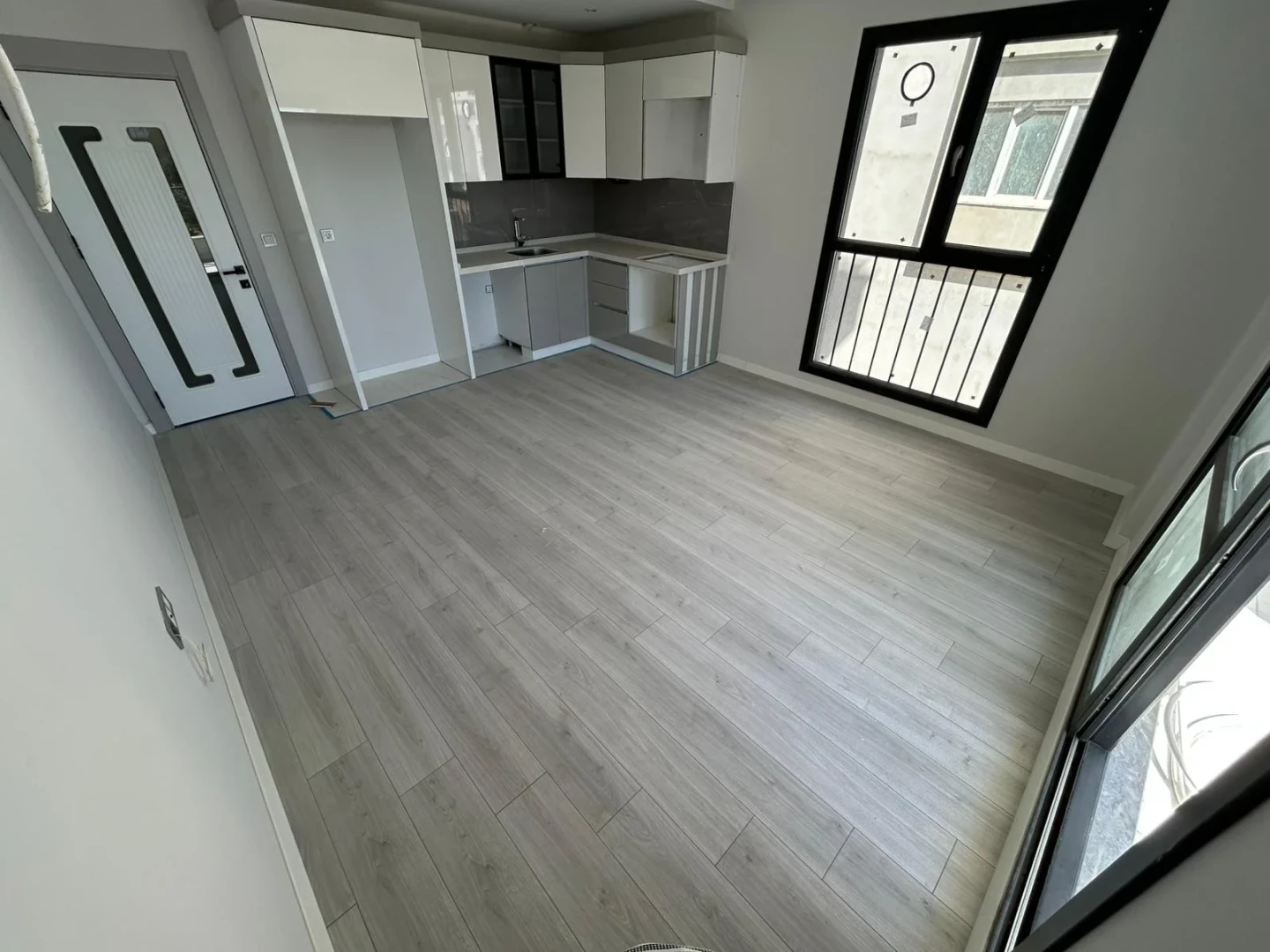 YÜKSEL'DEN KADIKÖY'DE FULL KREDİLİ TAKASA AÇIK ARAKAT 2+1 DAİRE