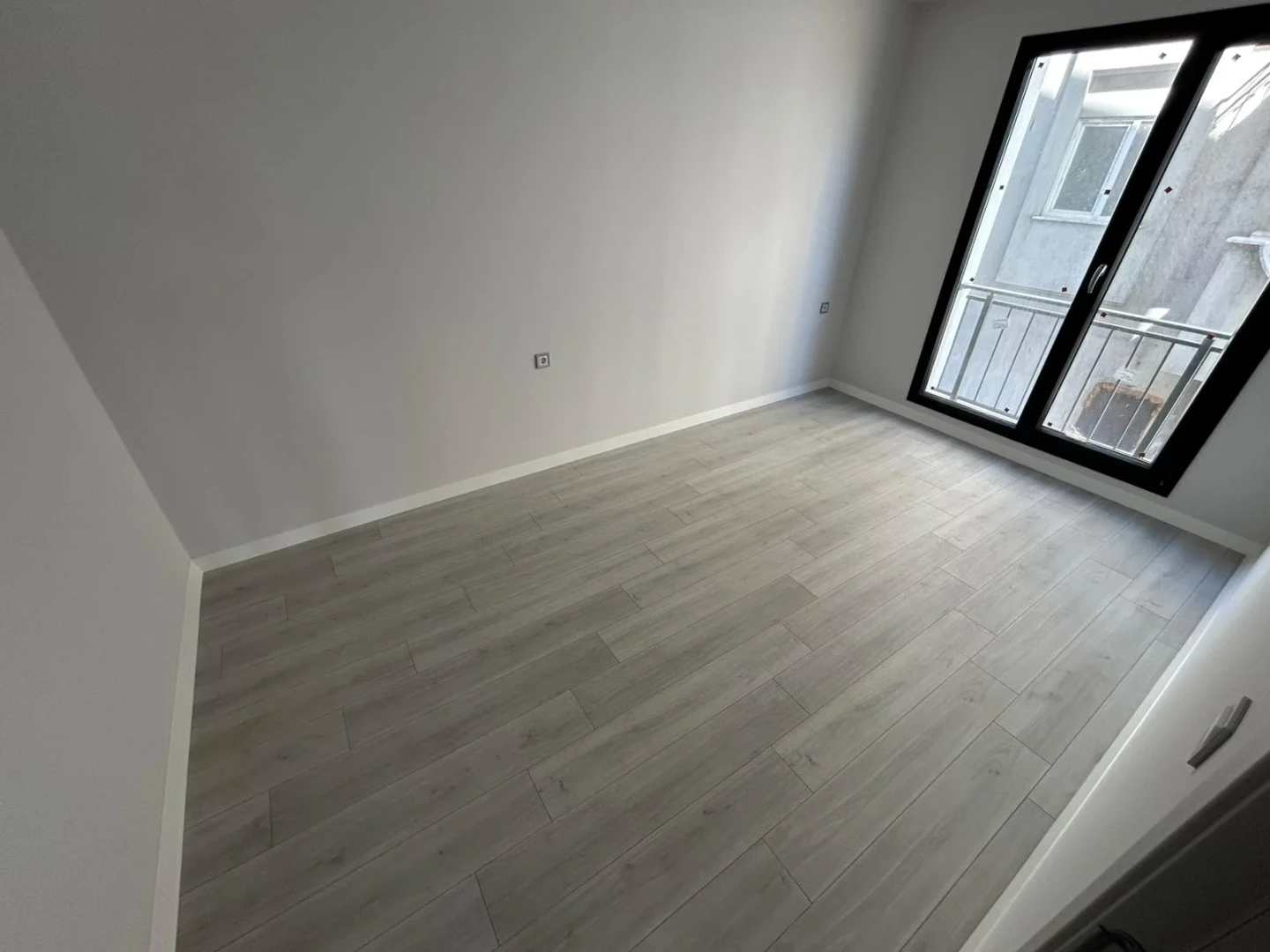 YÜKSEL'DEN KADIKÖY'DE FULL KREDİLİ TAKASA AÇIK ARAKAT 2+1 DAİRE