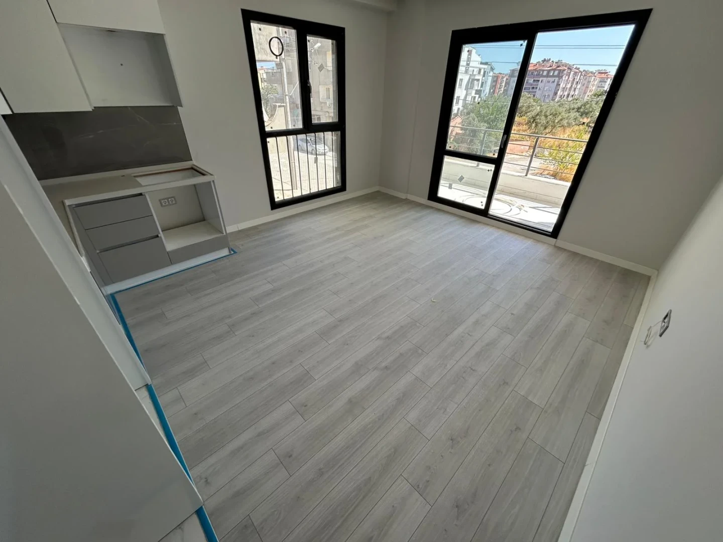 YÜKSEL'DEN KADIKÖY'DE FULL KREDİLİ TAKASA AÇIK ARAKAT 2+1 DAİRE