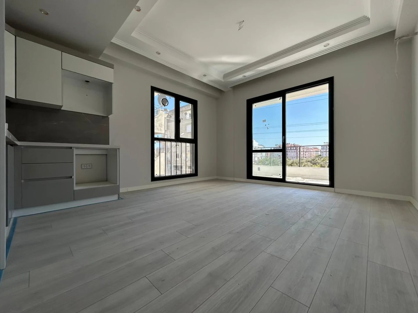 YÜKSEL'DEN KADIKÖY'DE FULL KREDİLİ TAKASA AÇIK ARAKAT 2+1 DAİRE