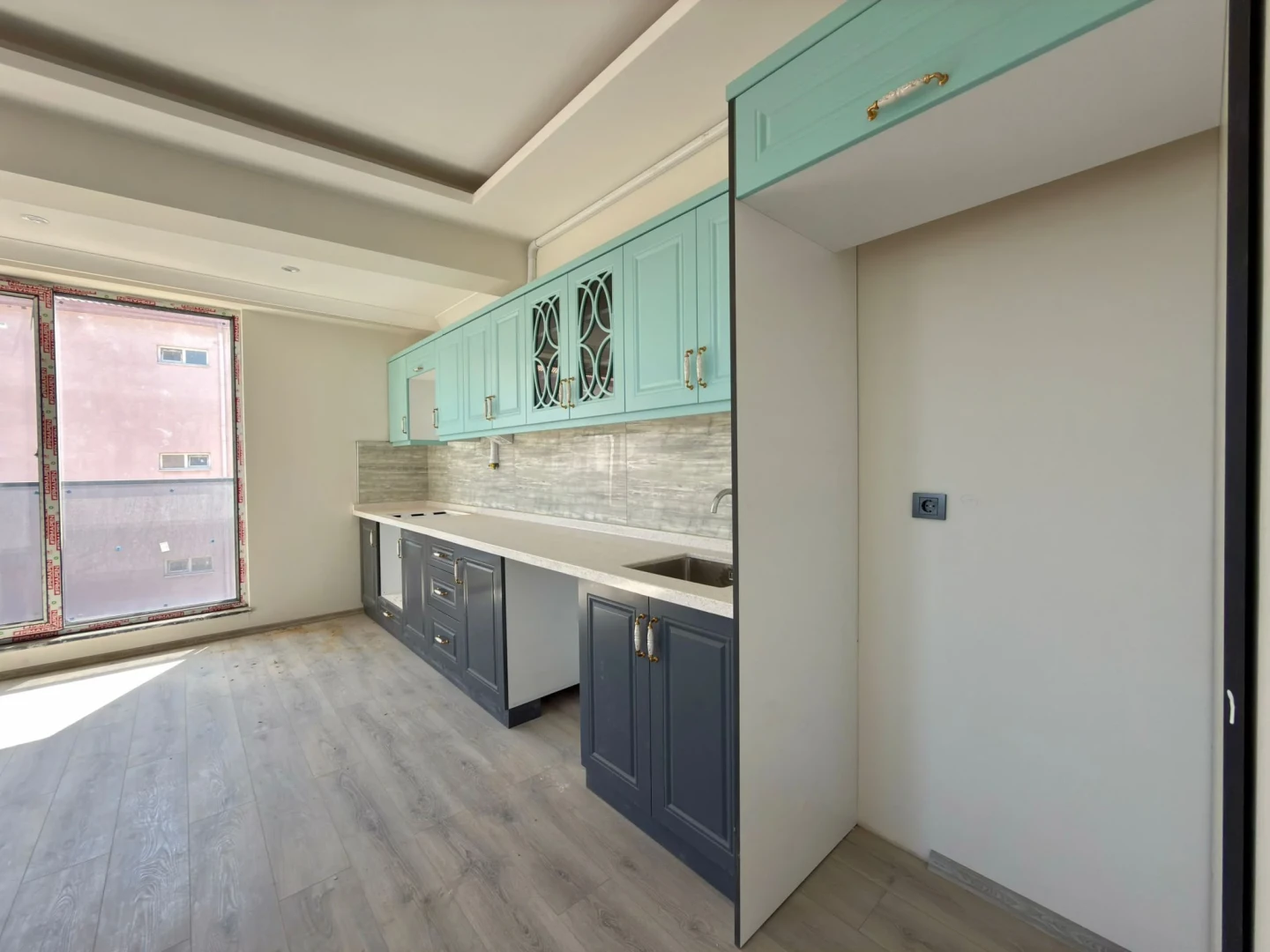 YÜKSEL'DEN KADIKÖY'DE ARA KAT SIFIR ÖN CEPHE 2+1 DAİRE