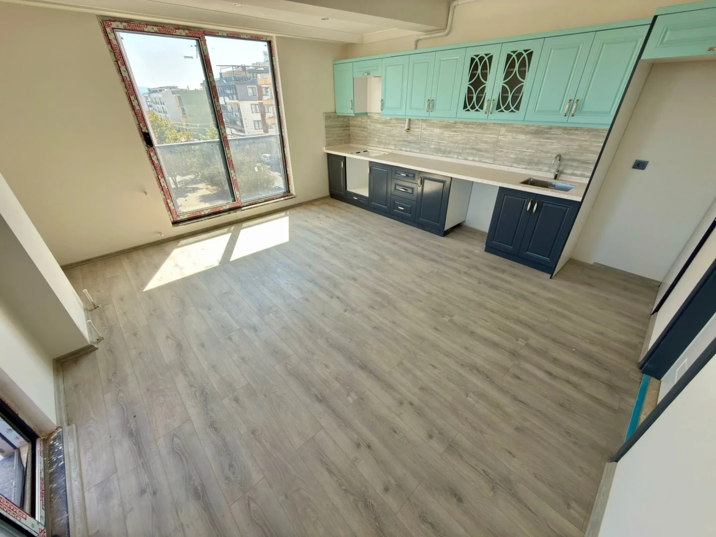YÜKSEL'DEN KADIKÖY'DE ARA KAT SIFIR ÖN CEPHE 2+1 DAİRE