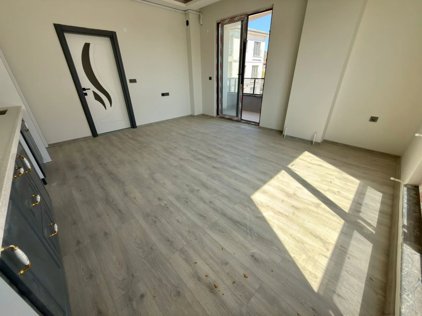YÜKSEL'DEN KADIKÖY'DE ARA KAT SIFIR ÖN CEPHE 2+1 DAİRE