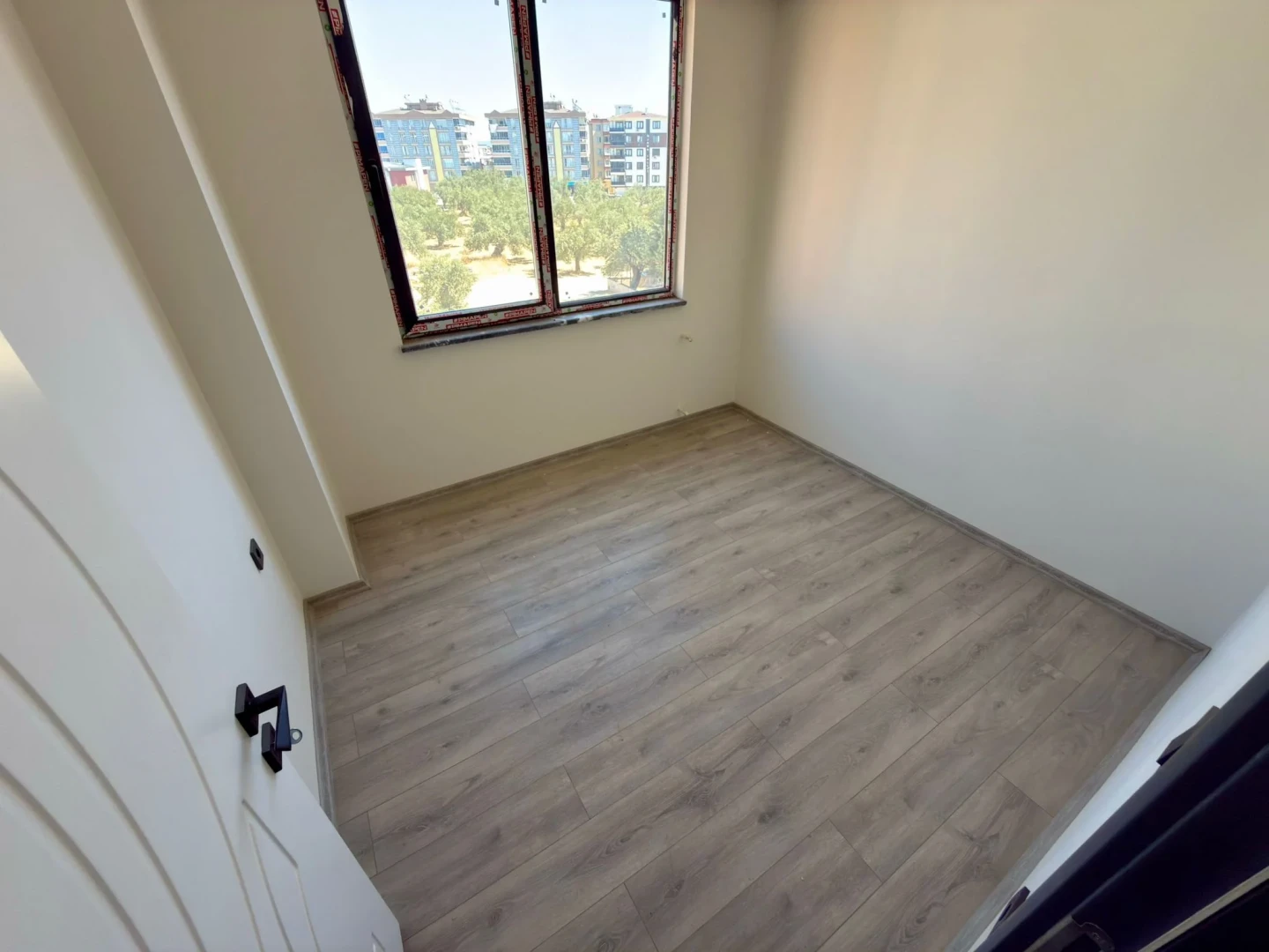 YÜKSEL'DEN KADIKÖY'DE ARA KAT SIFIR ÖN CEPHE 2+1 DAİRE