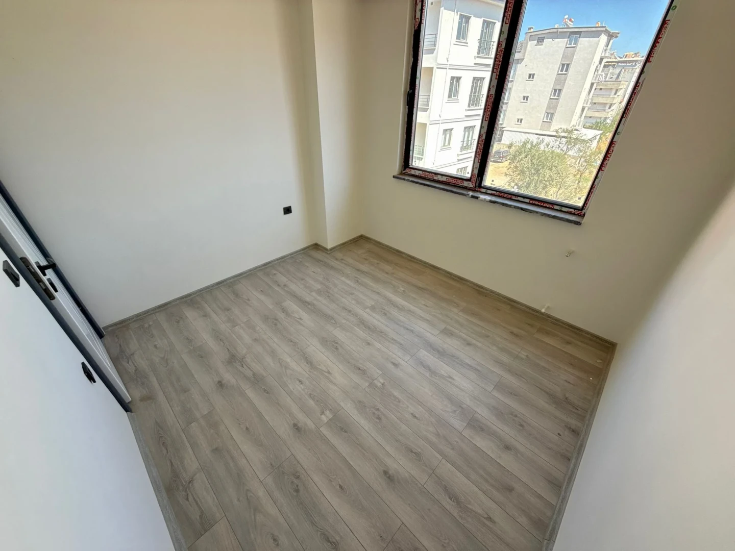 YÜKSEL'DEN KADIKÖY'DE ARA KAT SIFIR ÖN CEPHE 2+1 DAİRE