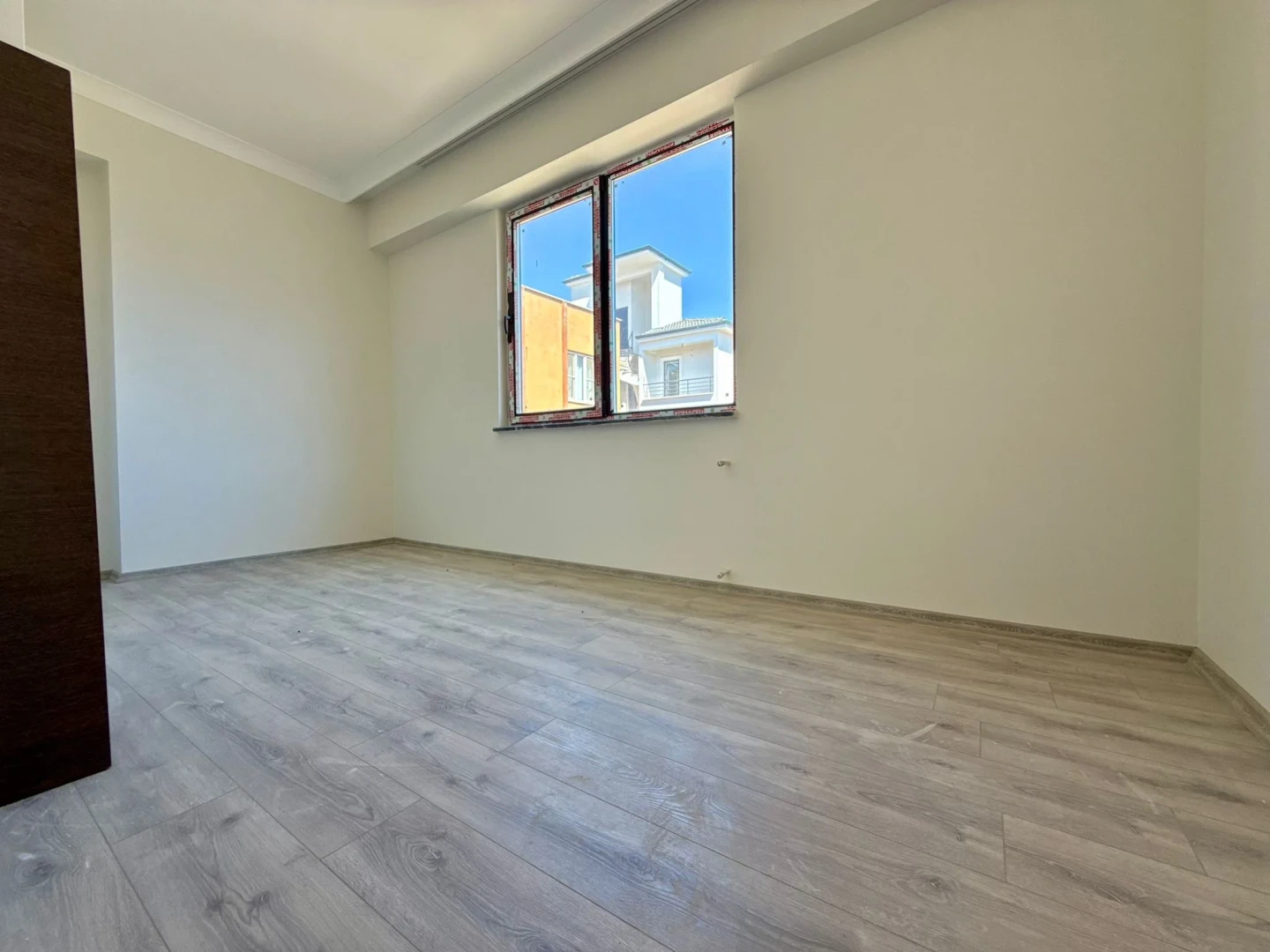 YÜKSEL'DEN KADIKÖY'DE ARA KAT SIFIR ÖN CEPHE 2+1 DAİRE