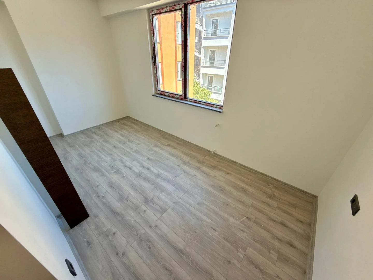 YÜKSEL'DEN KADIKÖY'DE ARA KAT SIFIR ÖN CEPHE 2+1 DAİRE