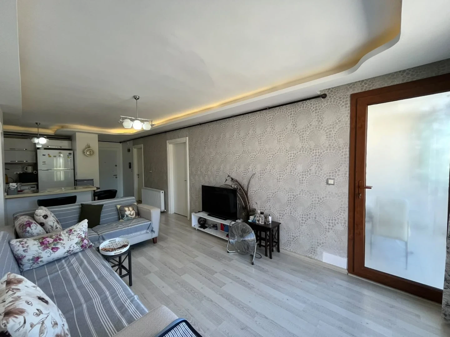 YÜKSELDEN AKÇAYDA ÖN CEPHE ARA KAT CAM BALKONLU DOĞALGAZLI 1+1