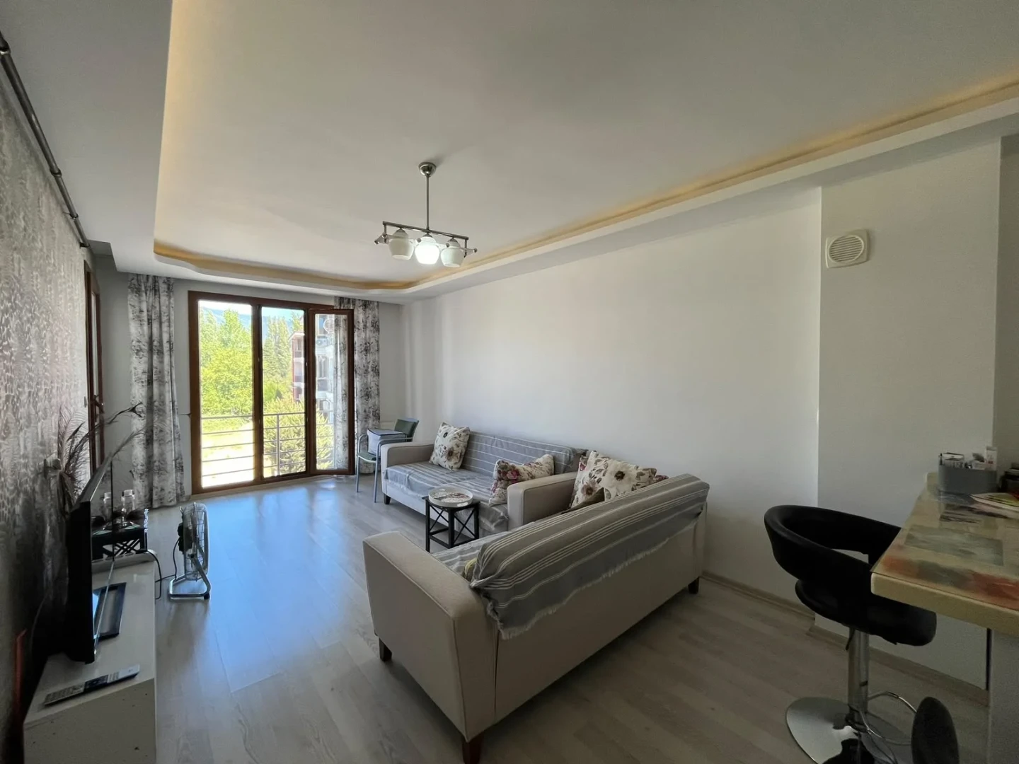 YÜKSELDEN AKÇAYDA ÖN CEPHE ARA KAT CAM BALKONLU DOĞALGAZLI 1+1