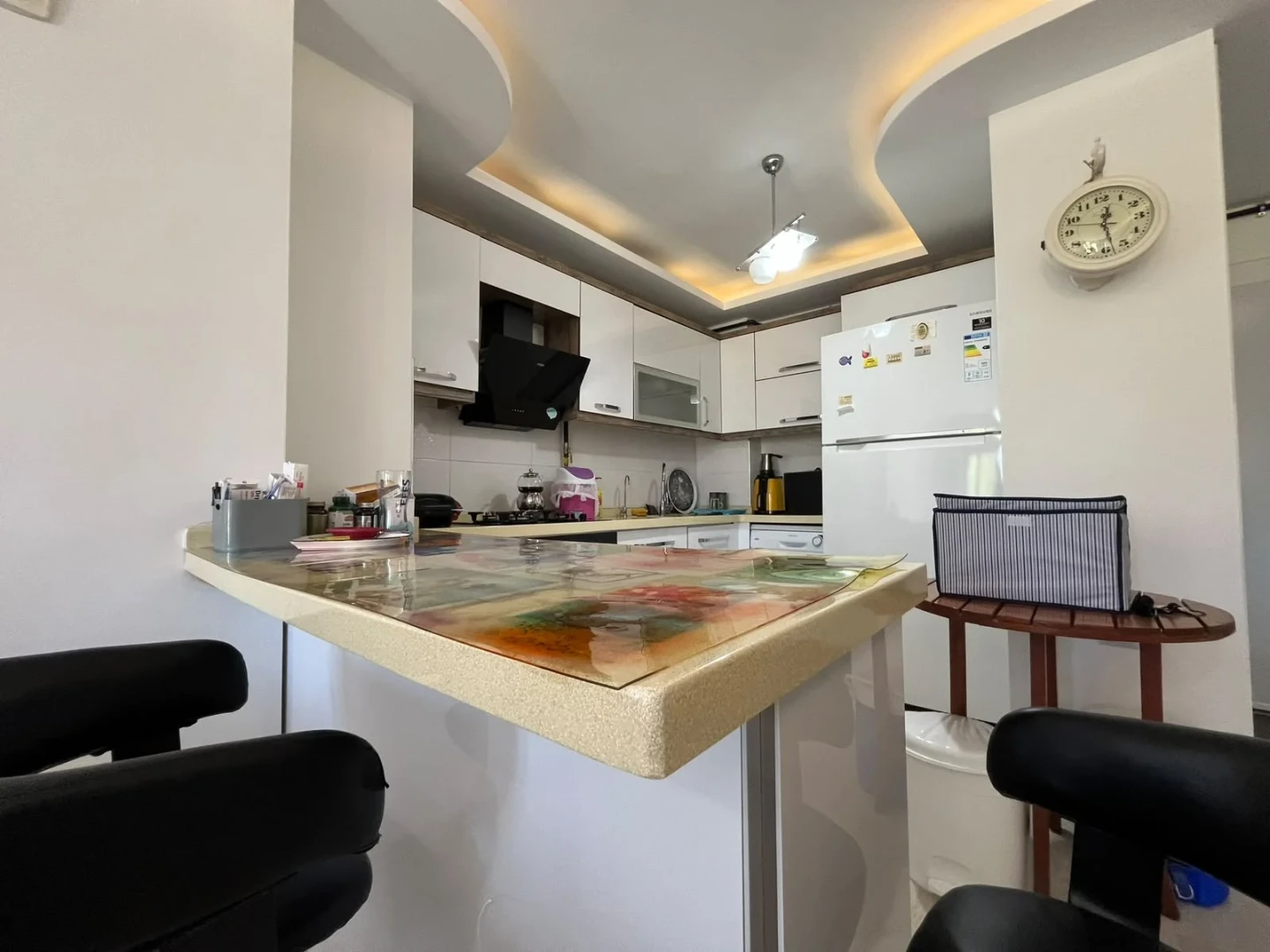 YÜKSELDEN AKÇAYDA ÖN CEPHE ARA KAT CAM BALKONLU DOĞALGAZLI 1+1