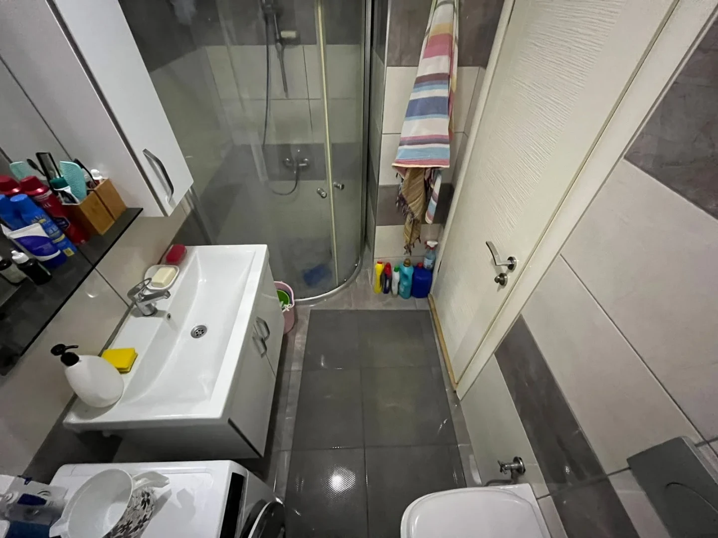YÜKSELDEN AKÇAYDA ÖN CEPHE ARA KAT CAM BALKONLU DOĞALGAZLI 1+1
