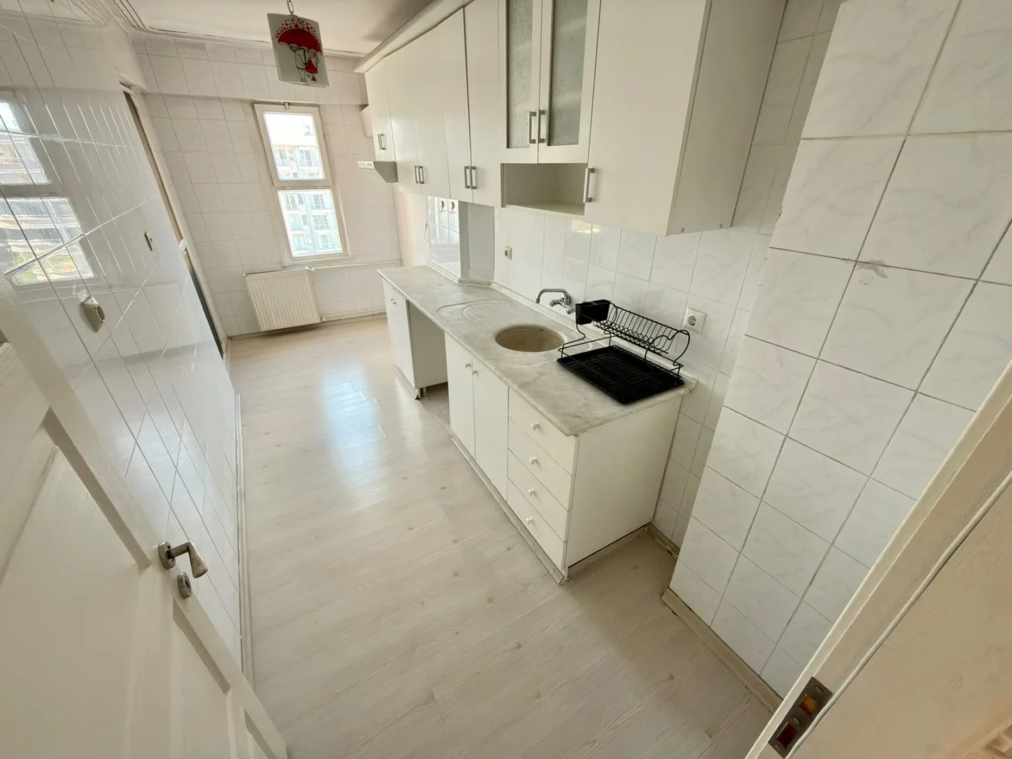 YÜKSEL'DEN EDREMİT MERKEZDE ANA YOLA CEPHE FULL YAPILI 3+1 SATILIK DAİRE