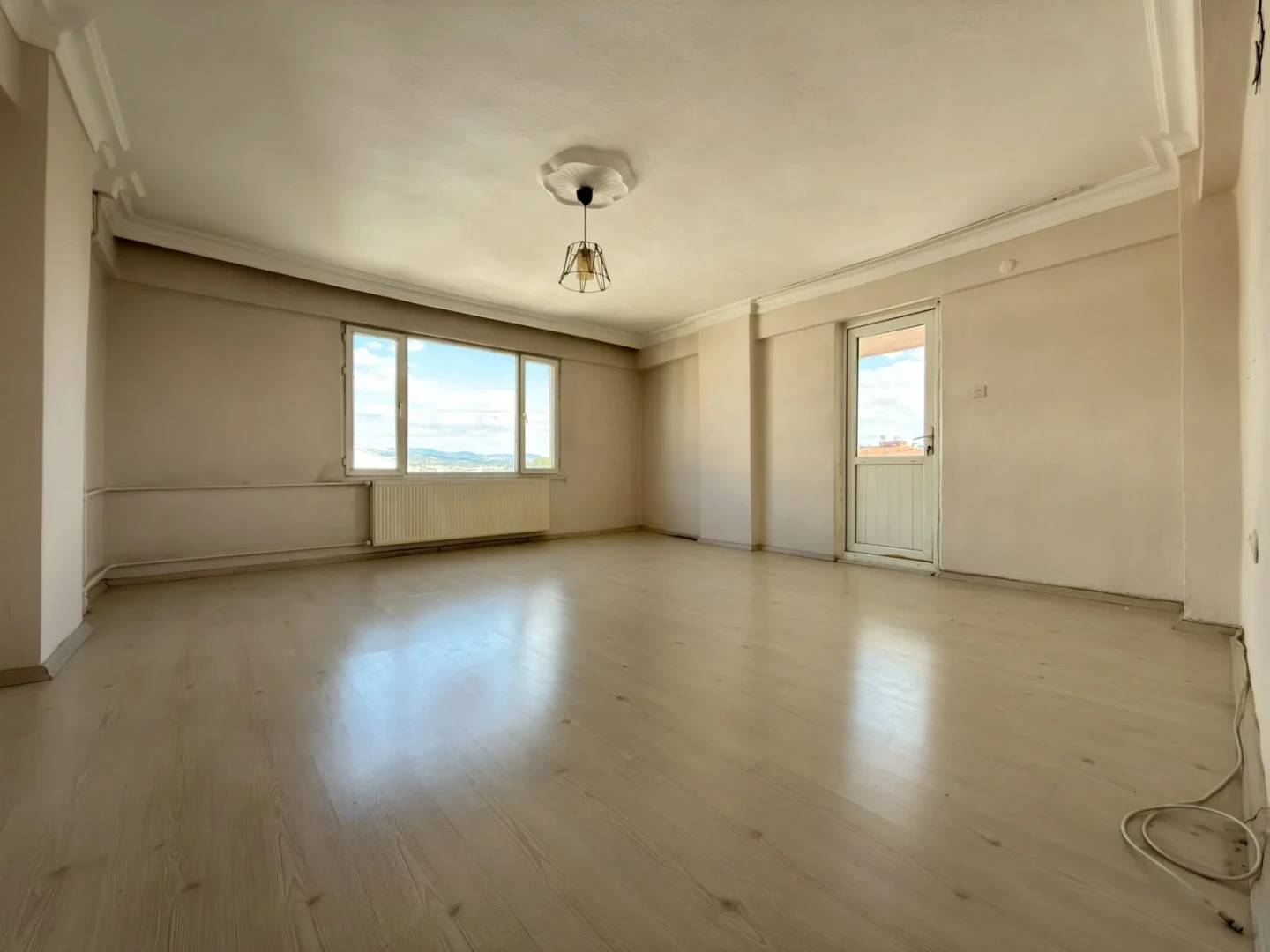 YÜKSEL'DEN EDREMİT MERKEZDE ANA YOLA CEPHE FULL YAPILI 3+1 SATILIK DAİRE