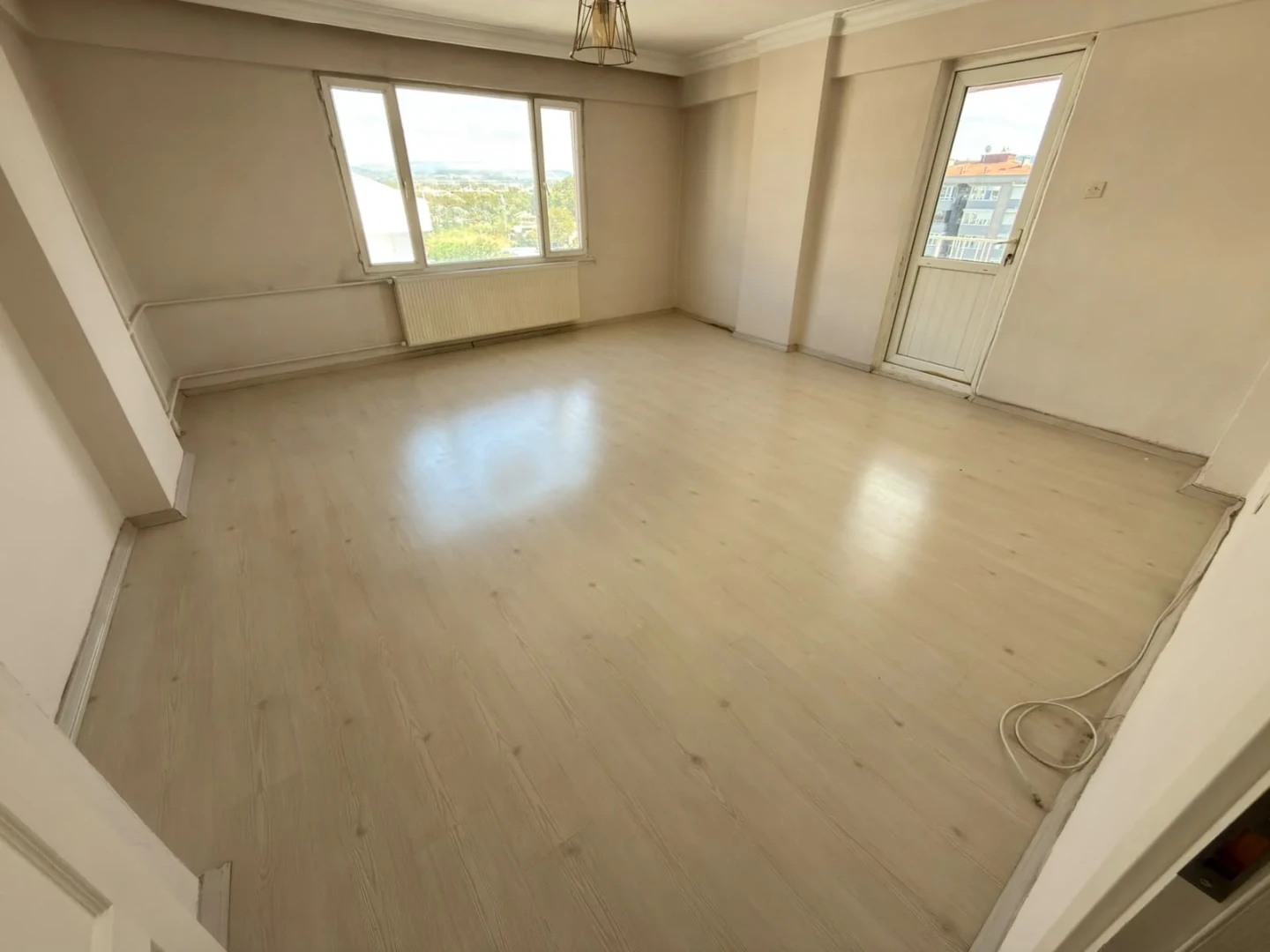 YÜKSEL'DEN EDREMİT MERKEZDE ANA YOLA CEPHE FULL YAPILI 3+1 SATILIK DAİRE