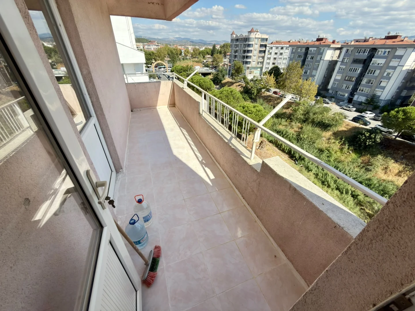 YÜKSEL'DEN EDREMİT MERKEZDE ANA YOLA CEPHE FULL YAPILI 3+1 SATILIK DAİRE