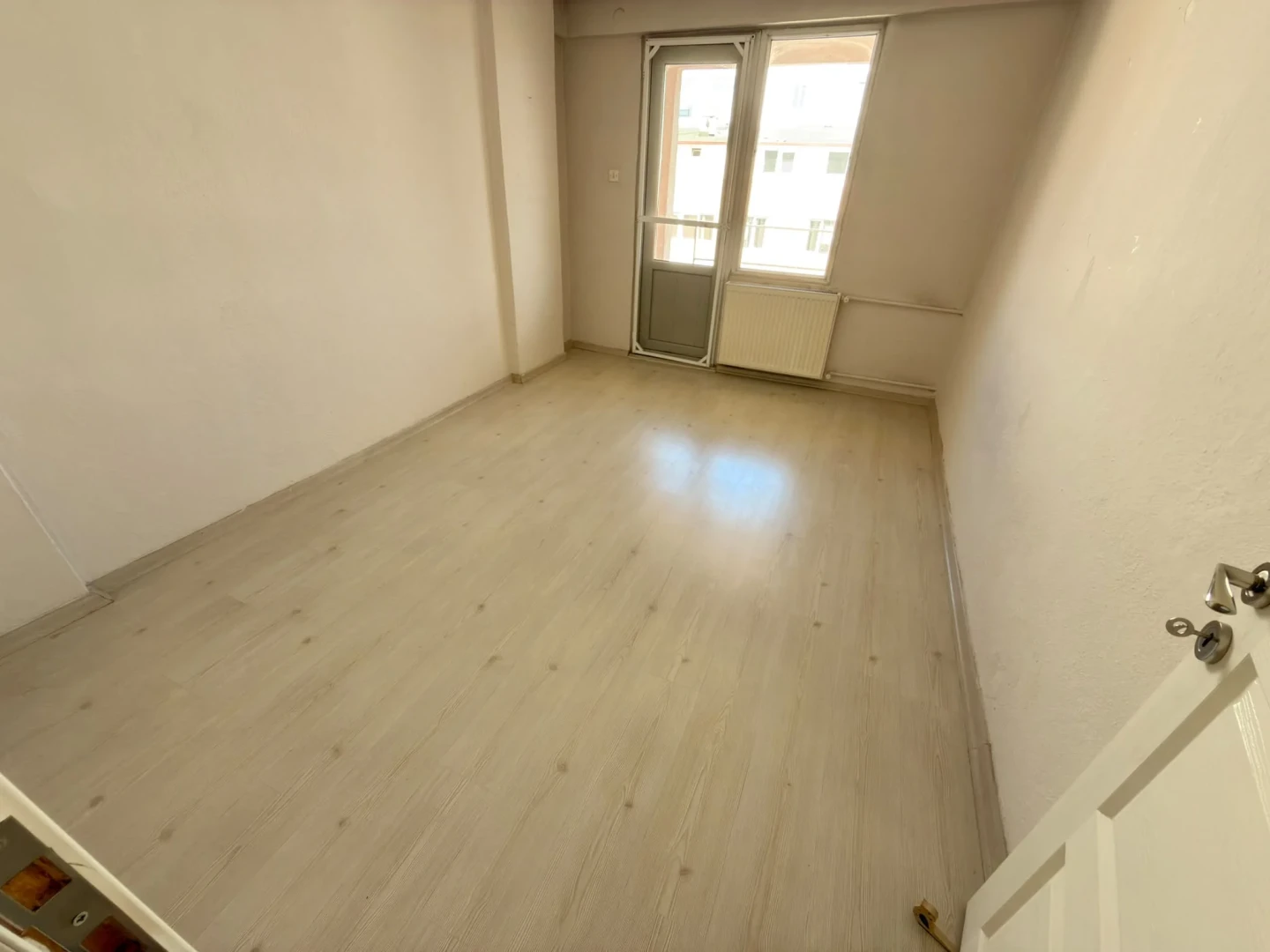 YÜKSEL'DEN EDREMİT MERKEZDE ANA YOLA CEPHE FULL YAPILI 3+1 SATILIK DAİRE