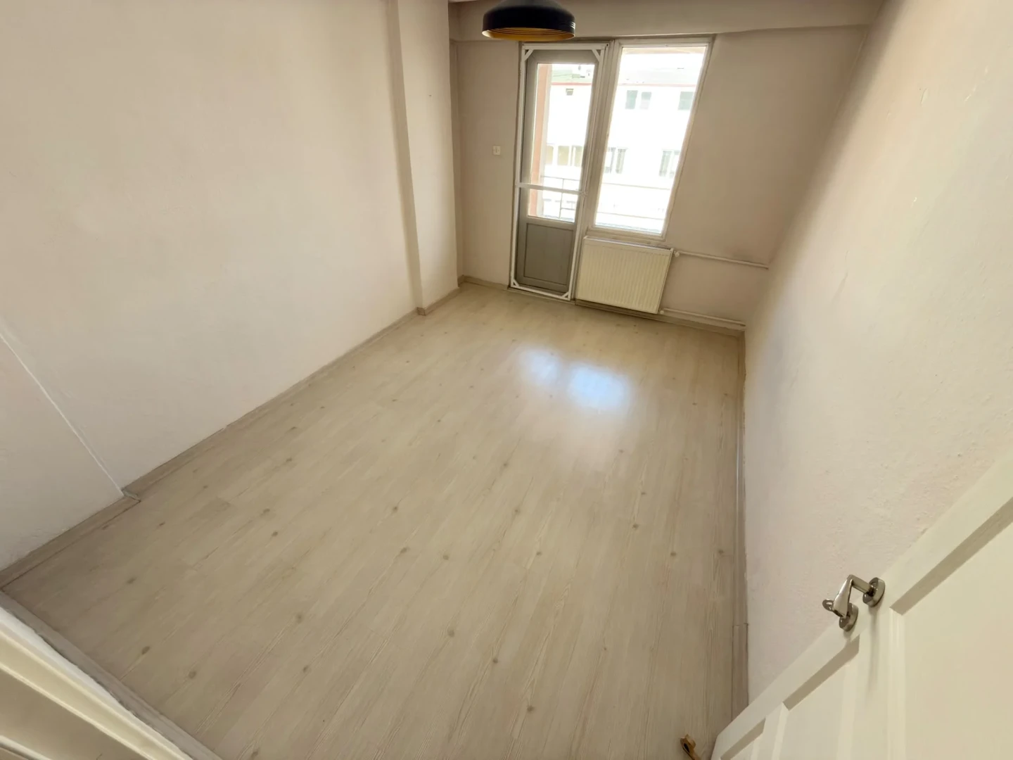 YÜKSEL'DEN EDREMİT MERKEZDE ANA YOLA CEPHE FULL YAPILI 3+1 SATILIK DAİRE