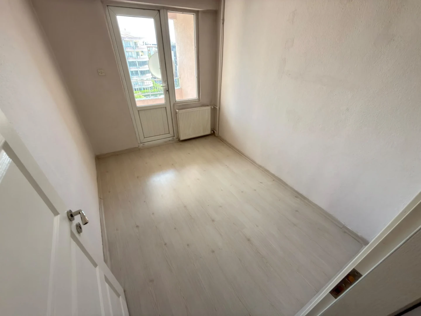 YÜKSEL'DEN EDREMİT MERKEZDE ANA YOLA CEPHE FULL YAPILI 3+1 SATILIK DAİRE