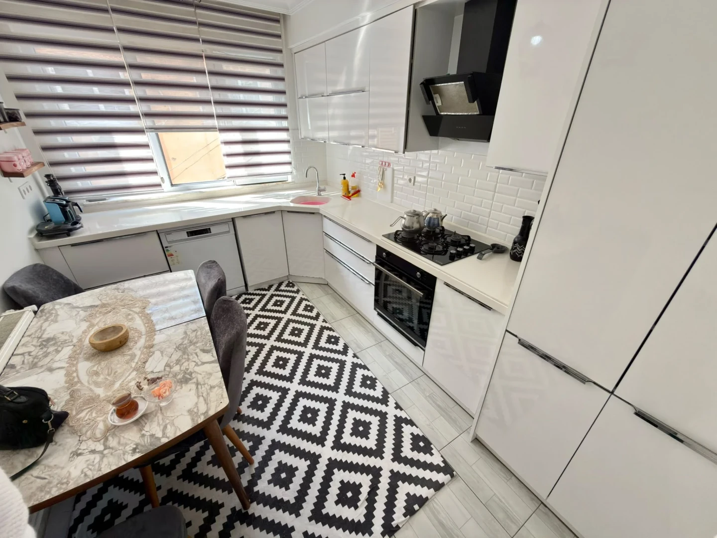 YÜKSEL'DEN EDREMİT MERKEZİN'DE TERAS KULLANIMLI 3+1 DAİRE