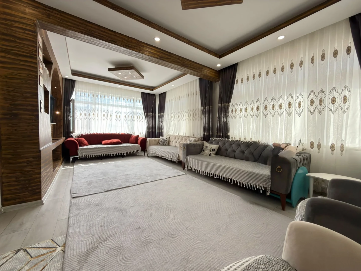 YÜKSEL'DEN EDREMİT MERKEZİN'DE TERAS KULLANIMLI 3+1 DAİRE