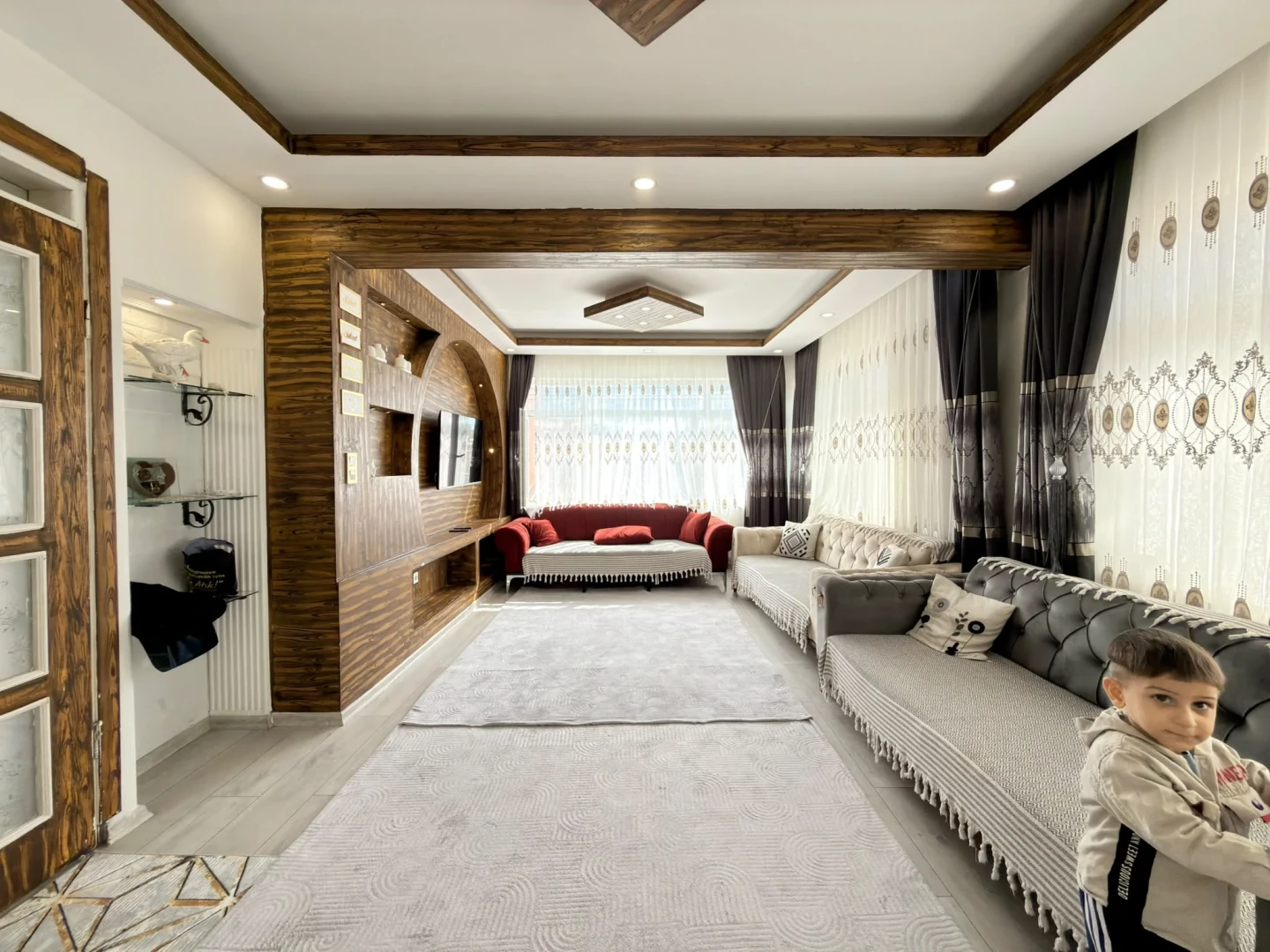 YÜKSEL'DEN EDREMİT MERKEZİN'DE TERAS KULLANIMLI 3+1 DAİRE