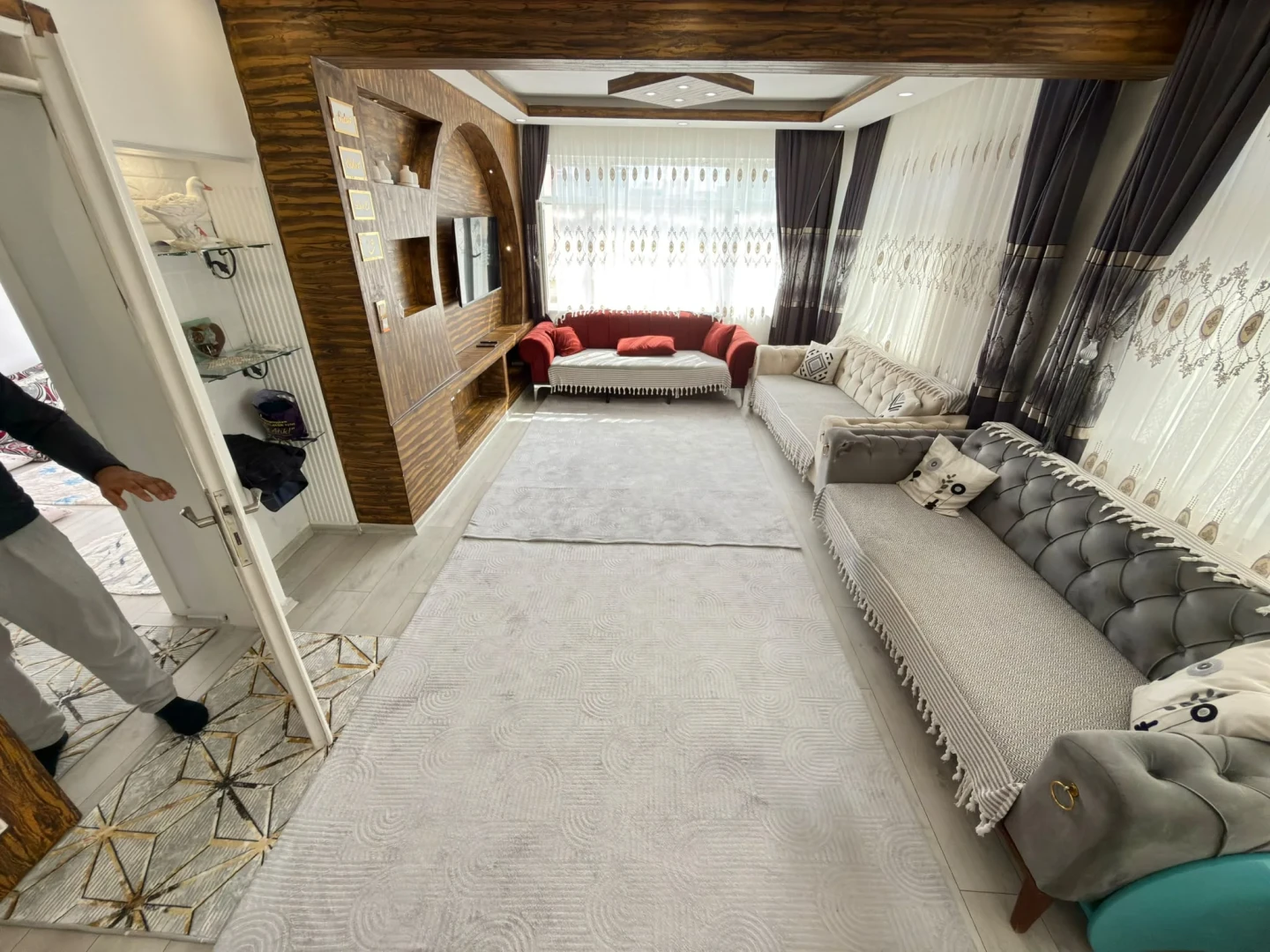 YÜKSEL'DEN EDREMİT MERKEZİN'DE TERAS KULLANIMLI 3+1 DAİRE