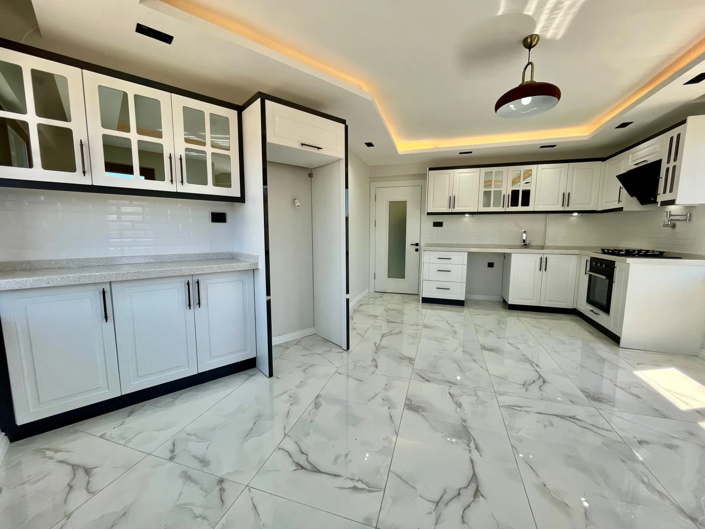 YÜKSEL'DEN AKÇAY'DA ARAKAT 25m2 GENİŞ AYRI MUTFAKLI LUX 2+1DAİRE