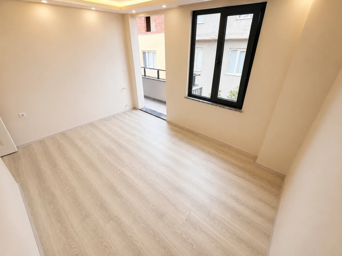 YÜKSEL'DEN KADIKÖY'DE SATIŞA YENİ ÇIKAN ŞIK 2+1 DAİRE