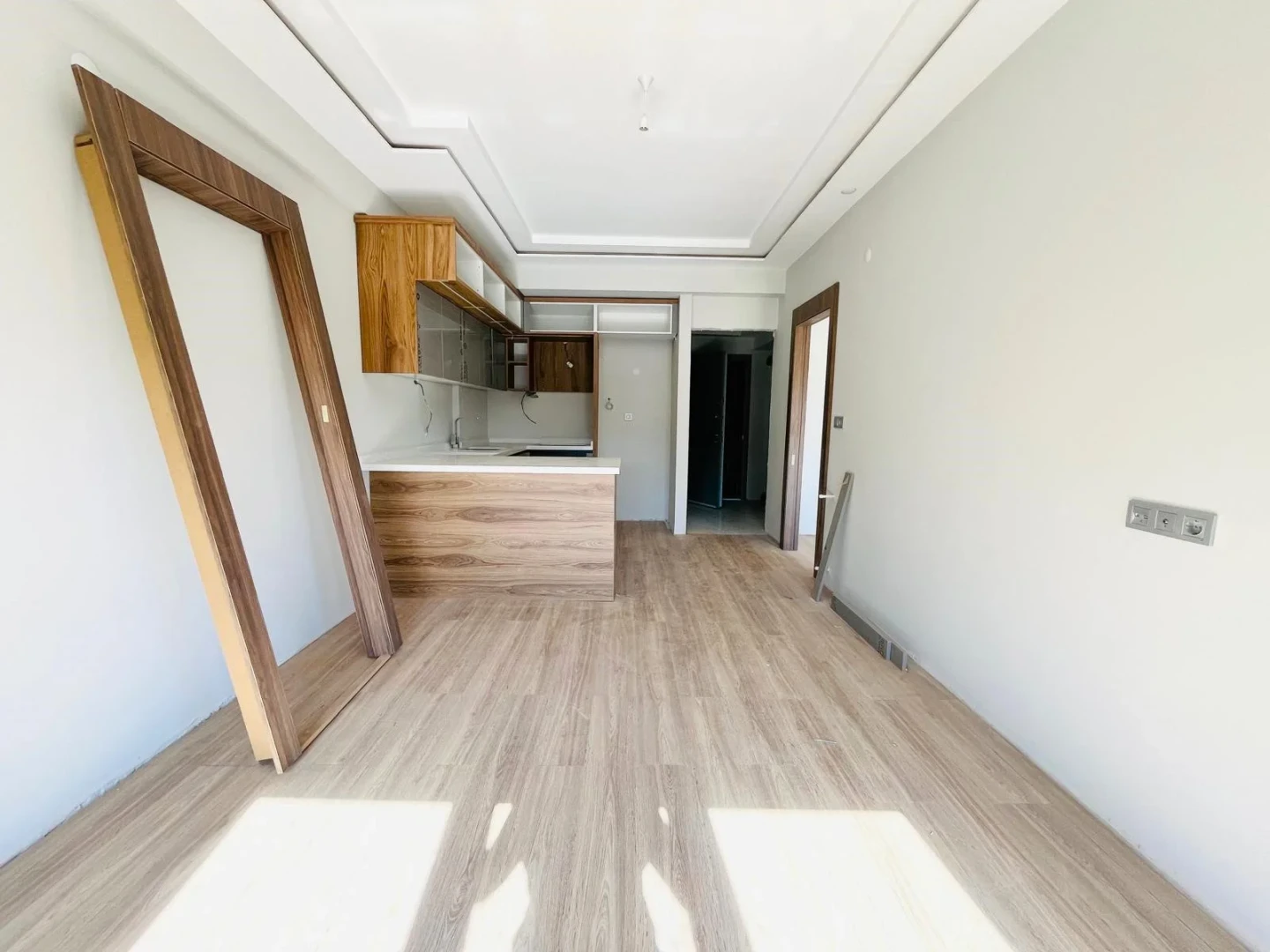 YÜKSELDEN GÜRE ÇAMLIBELDE ŞAHANE TERASIYLA OTOPARKLI 1+1 DAİRE