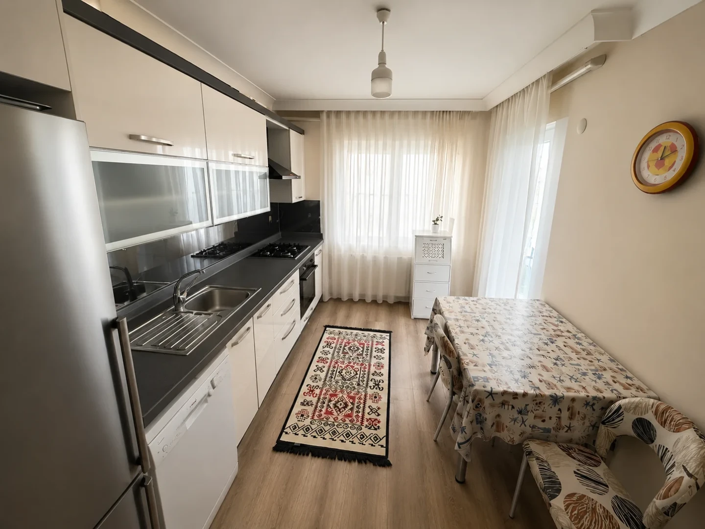 YÜKSELDEN ALTINKUMDA AYRI MUTFAKLI ARAKAT DOĞALGAZLI 2+1 DAİRE