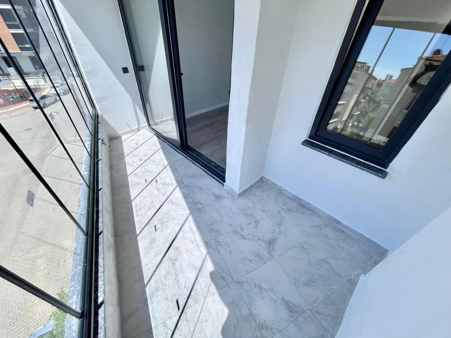 YÜKSEL'DEN AKÇAY'DA ARAKAT 25m2 GENİŞ AYRI MUTFAKLI LUX 2+1DAİRE
