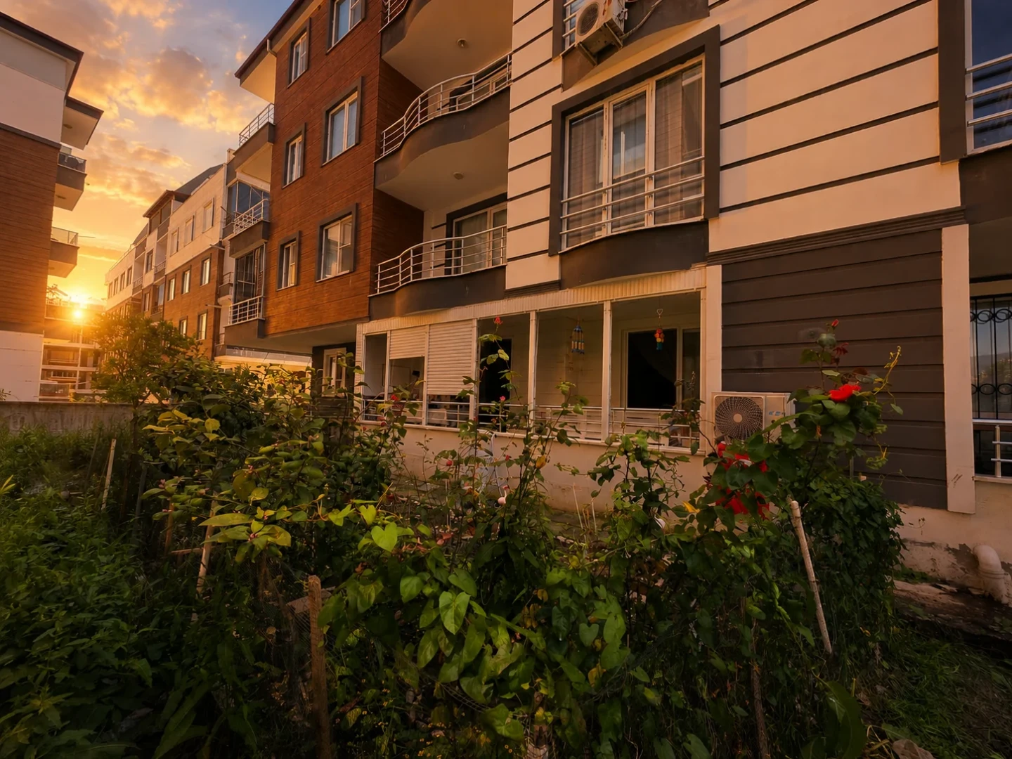 YÜKSELDEN ALTINKUMDA BAHÇE KULLANIMLI 7 YAŞINDA FIRSAT 2+1 DAİRE