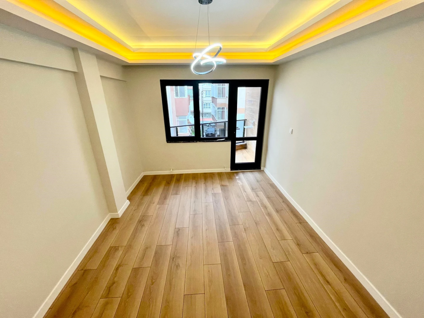 YÜKSEL'DEN AKÇAY'DA DENİZE 75m ÖNCEPHE ŞIK TASARIM LUX 2+1 DAİRE