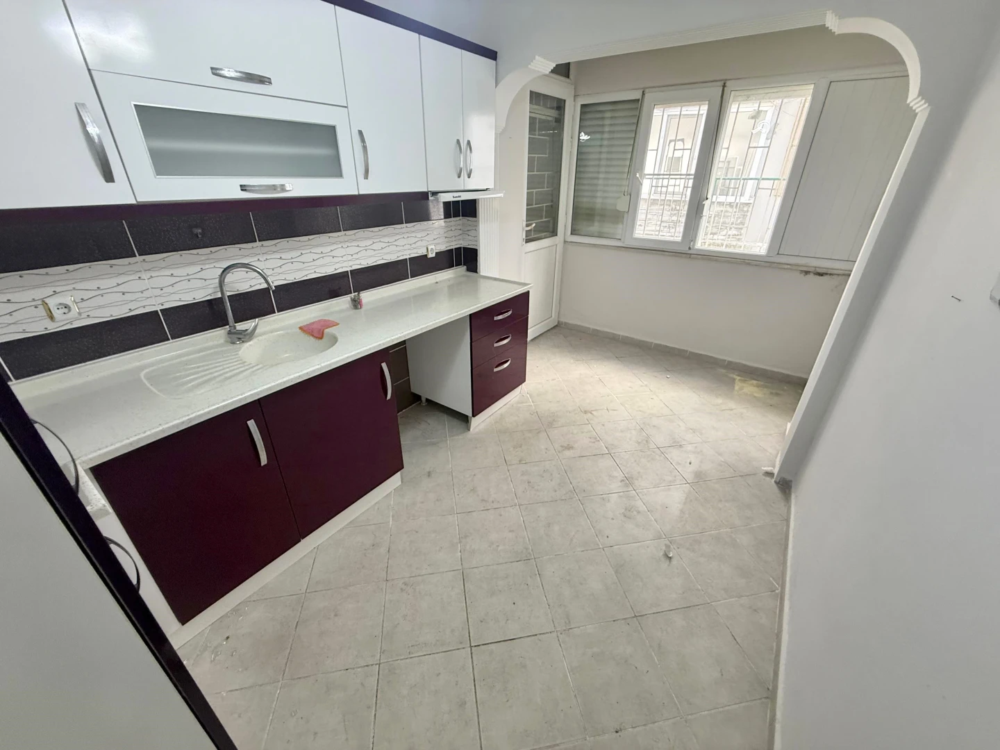 YÜKSELDEN AKÇAY MERKEZDE AYRI MUTFAKLI BAHÇE KULLANIMLI 2+1DAİRE